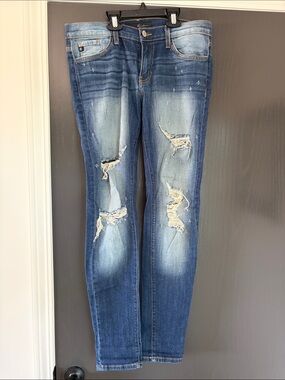 Women’s Distressed Skinny Jeans in Blue